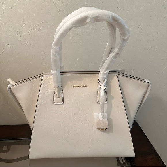 NWT Michael Kors | Extra Large Avril Pebbled Leather Shoulder Tote Bag $558 - Picture 2 of 5